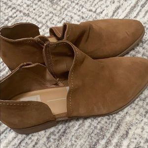 Brand new camel suede bootie DV